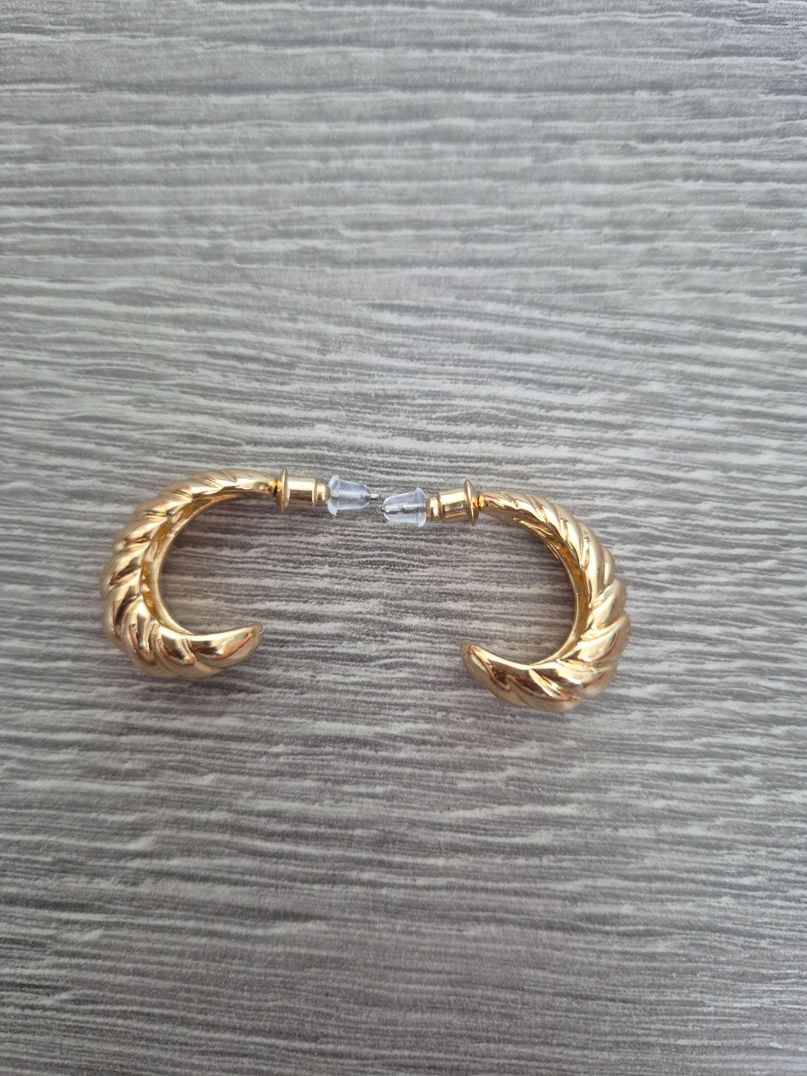 Boucles d'oreilles croissant dorées / Boucles d'oreilles ondulées – Neuves – photo 3
